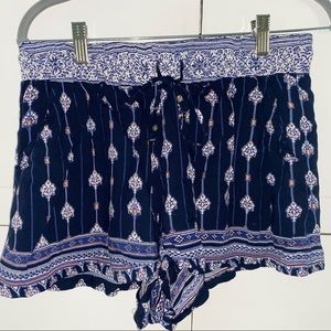 Francescas flowy navy patterned shorts sz large